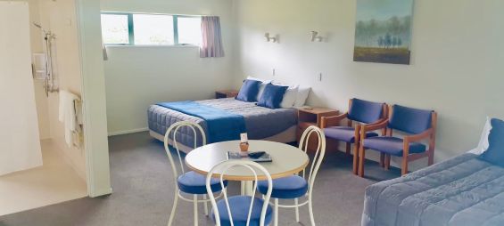 Executive Studio - Fantail - lounge area