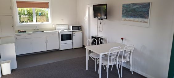 2 Bedroom Unit - Takahe - kitchenette and dining area