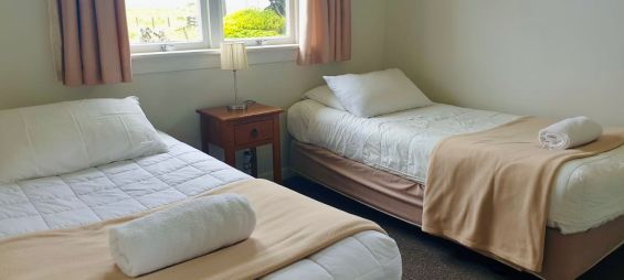 2 Bedroom Unit - Takahe - double and single beds