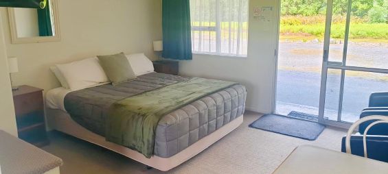 Queen Studio - Bellbird - bed